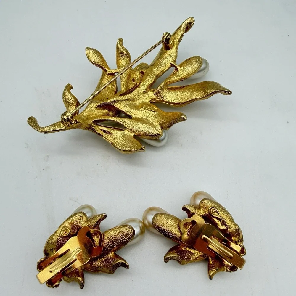 Vintage Signed ART Arthur Pepper Brooch Earring Set Baroque Faux Pearl Gold Tone